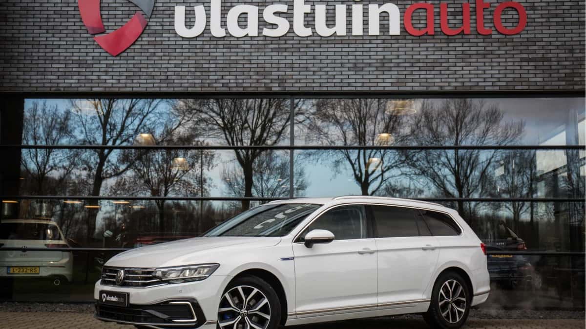 Volkswagen Passat (2019) — foto 1