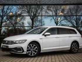 Volkswagen Passat (2019) thumbnail 2