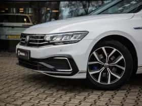 Volkswagen Passat (2019) thumbnail 4