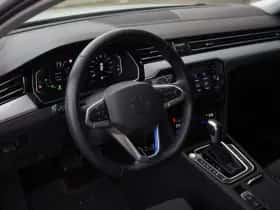 Volkswagen Passat (2019) thumbnail 8