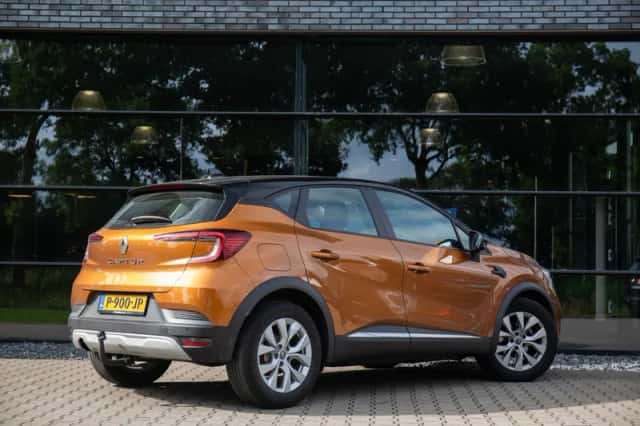 Renault Captur (2020) thumbnail 3