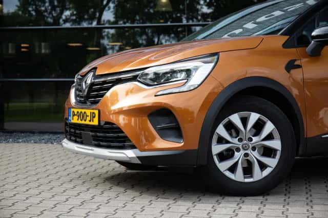 Renault Captur (2020) thumbnail 4