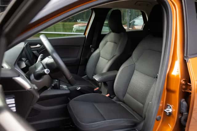 Renault Captur (2020) thumbnail 6