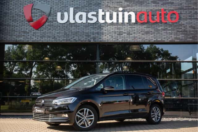Volkswagen Touran (2024) thumbnail 1