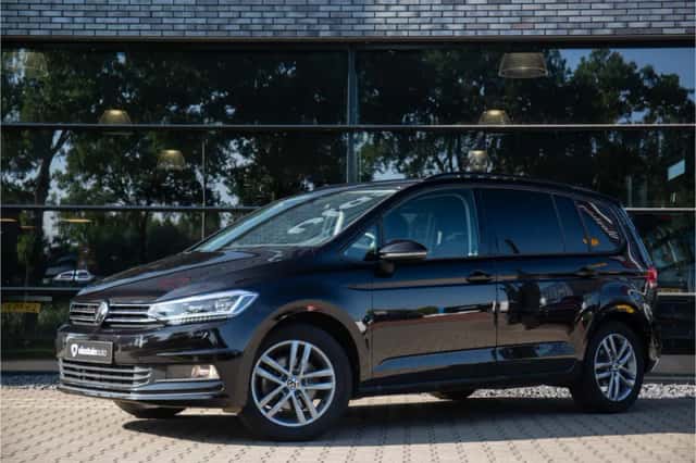 Volkswagen Touran (2024) thumbnail 2