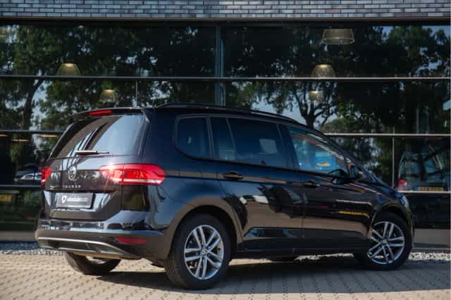 Volkswagen Touran (2024) thumbnail 3