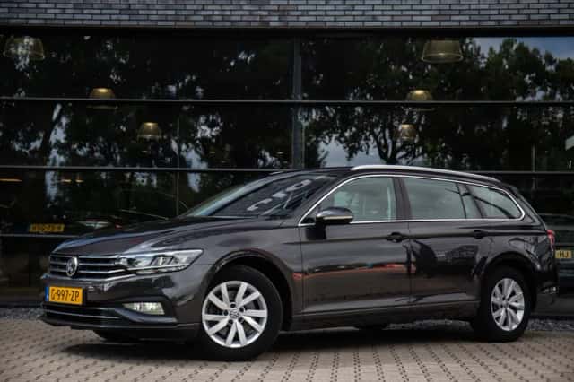 Volkswagen Passat (2020) thumbnail 2