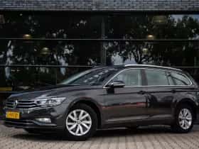 Volkswagen Passat (2019) thumbnail 2