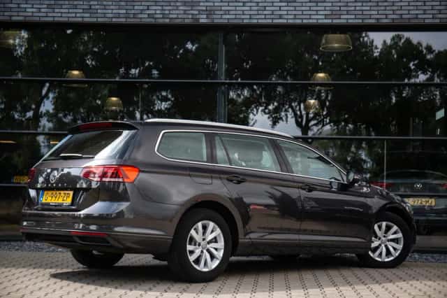 Volkswagen Passat (2020) thumbnail 3