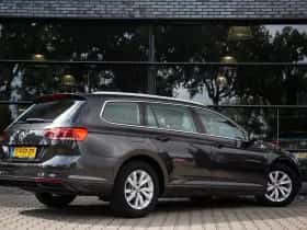 Volkswagen Passat (2019) thumbnail 3