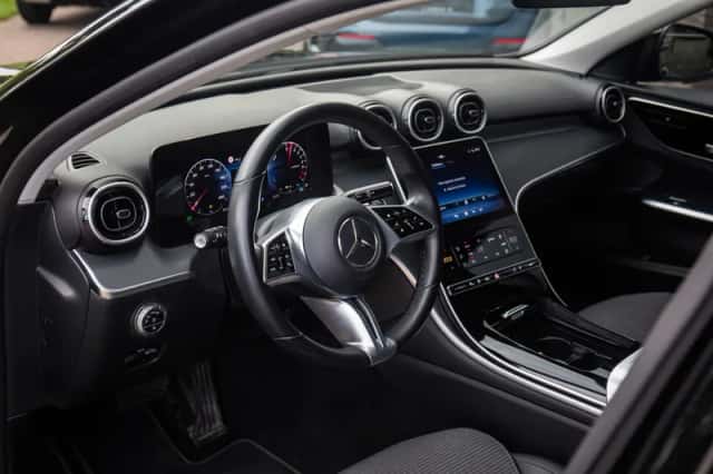 Mercedes-Benz C-Klasse (2023) thumbnail 3
