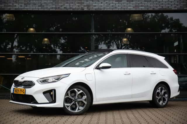 Kia Ceed Sportswagon (2021) thumbnail 2