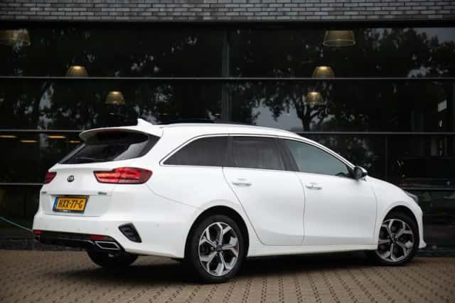 Kia Ceed Sportswagon (2021) thumbnail 3