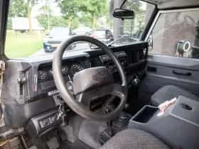 Land Rover Defender (1998) thumbnail 8