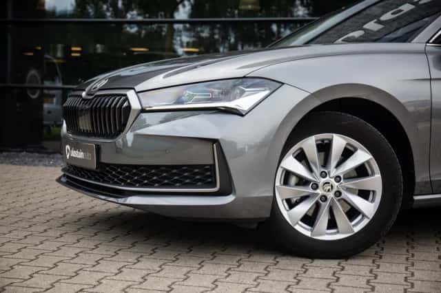 Škoda Superb (2024) thumbnail 4