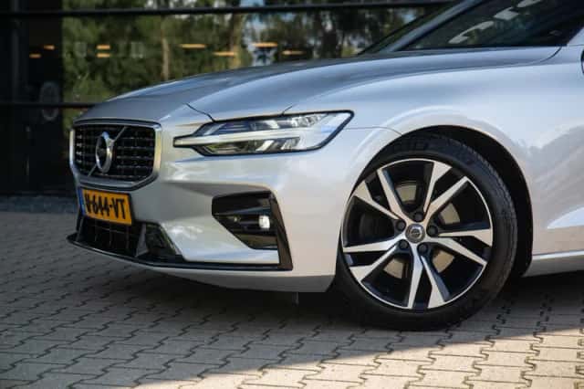 Volvo V60 (2020) thumbnail 4