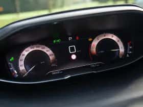 Peugeot 3008 (2016) thumbnail 11