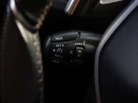 Peugeot 3008 (2016) thumbnail 13