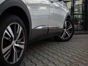 Peugeot 3008 (2016) thumbnail 9