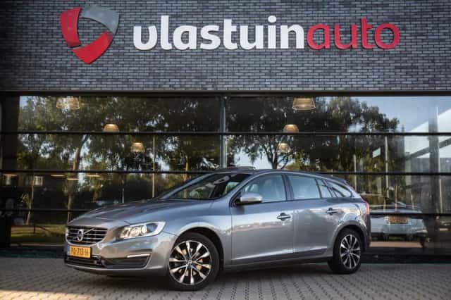 Volvo V60 (2017) thumbnail 1