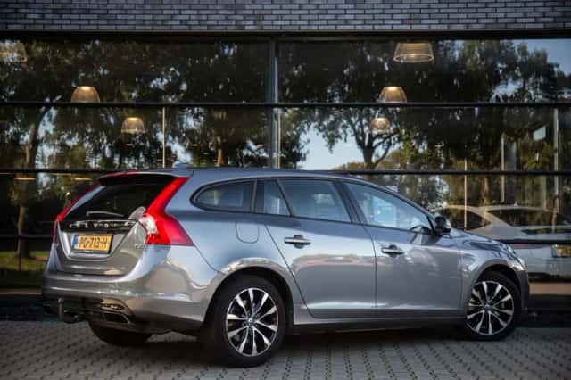 Volvo V60 (2017) thumbnail 2