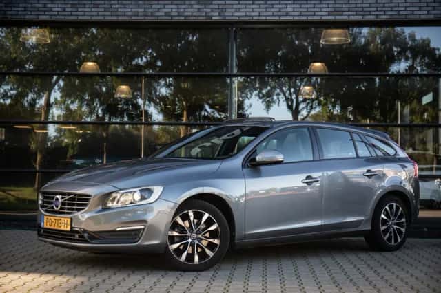 Volvo V60 (2017) thumbnail 3
