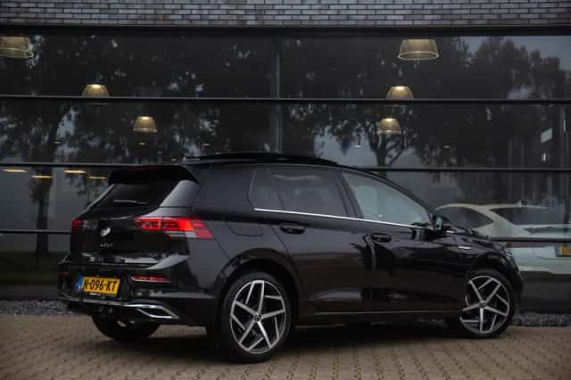 Volkswagen Golf (2020) thumbnail 3