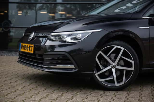 Volkswagen Golf (2020) thumbnail 4