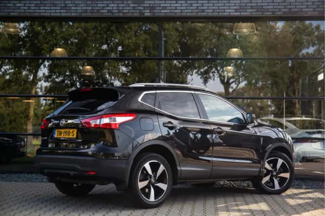 Nissan Qashqai (2017) thumbnail 2
