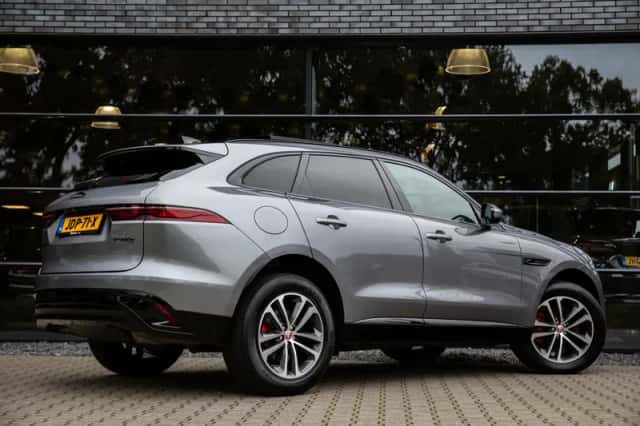 Jaguar F-Pace (2022) thumbnail 2