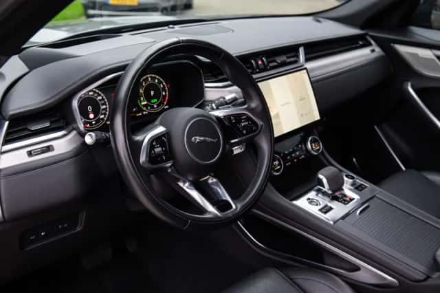 Jaguar F-Pace (2022) thumbnail 3