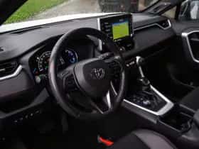 Toyota RAV4 (2021) thumbnail 4
