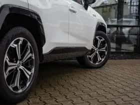 Toyota RAV4 (2021) thumbnail 9