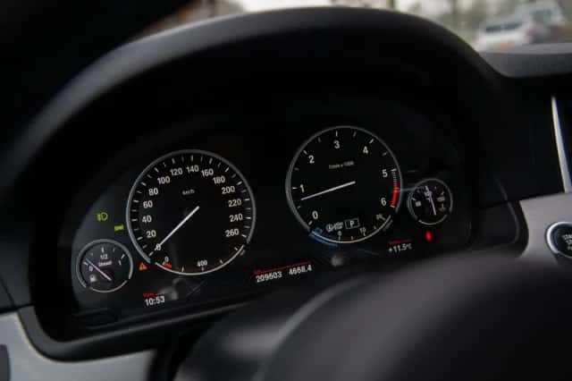 BMW 5-Serie (2015) thumbnail 6