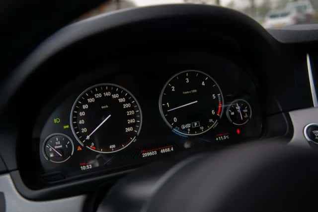 BMW 5-Serie (2015) thumbnail 6