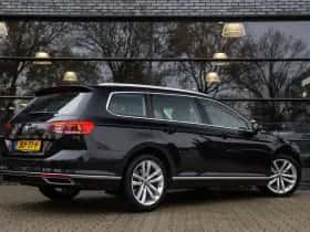 Volkswagen Passat (2019) thumbnail 2