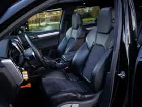 Porsche Cayenne (2012) thumbnail 3