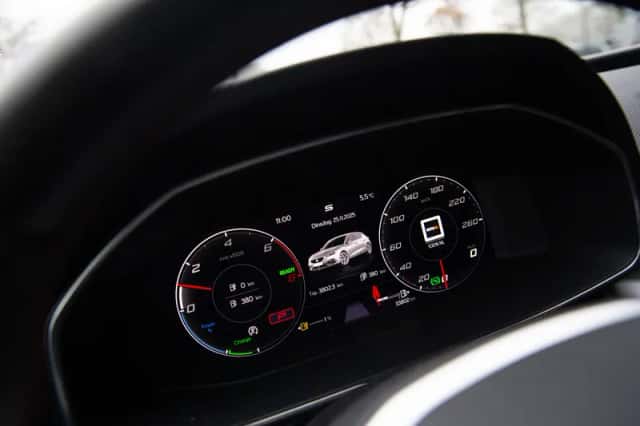 SEAT Leon (2021) thumbnail 5