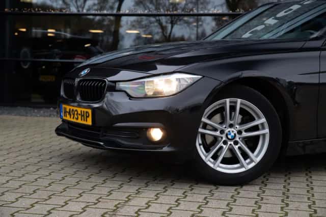 BMW 3-Serie (2016) thumbnail 1