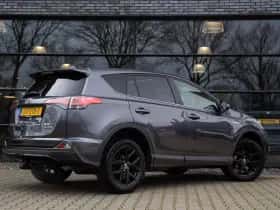 Toyota RAV4 (2017) thumbnail 2