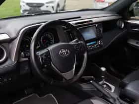 Toyota RAV4 (2017) thumbnail 4