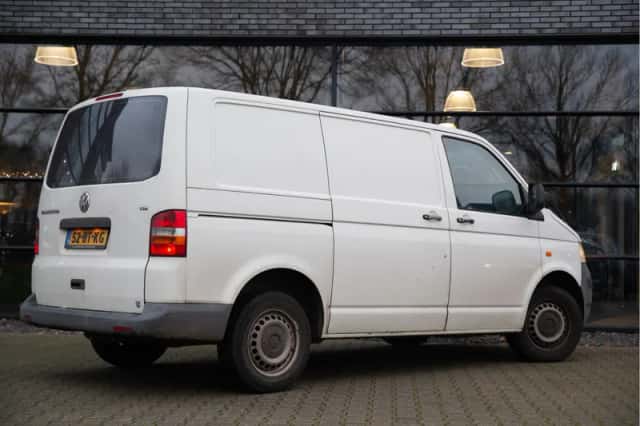 Volkswagen Transporter (2005) thumbnail 3
