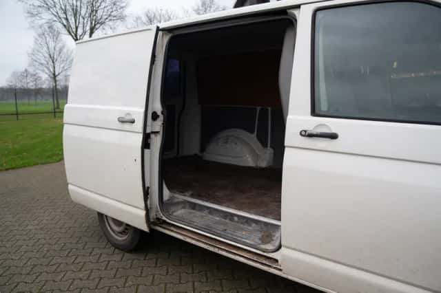 Volkswagen Transporter (2005) thumbnail 4