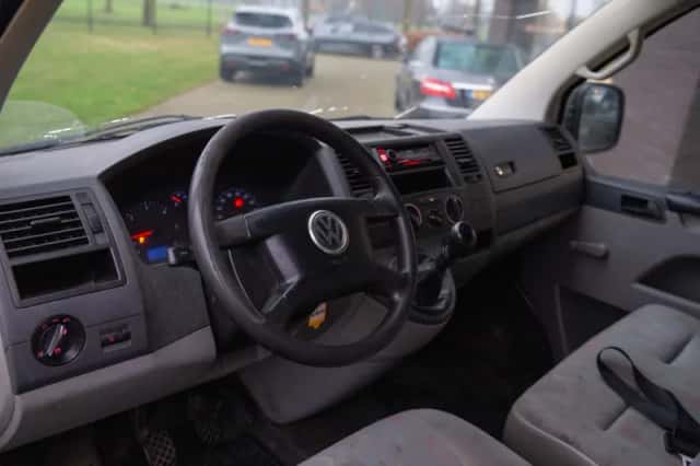 Volkswagen Transporter (2005) thumbnail 6