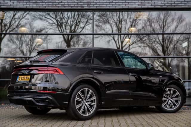 Audi Q8 (2023) thumbnail 2