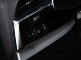 Audi Q8 (2021) thumbnail 36