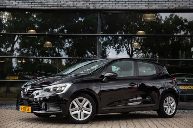 Renault Clio (2022) thumbnail 2