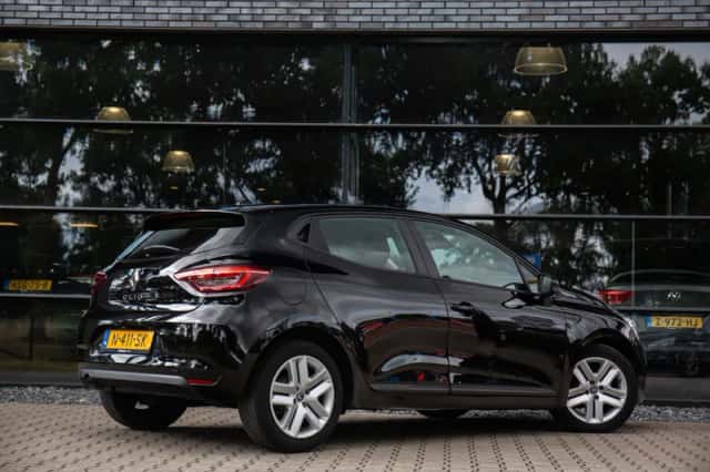 Renault Clio (2022) thumbnail 3