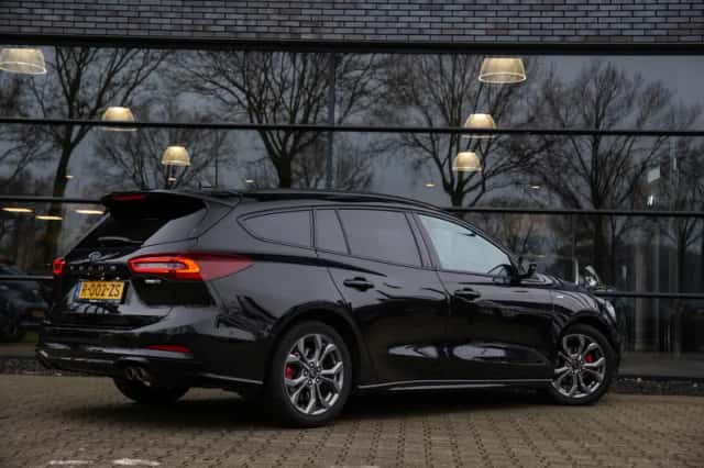 Ford Focus (2022) thumbnail 2