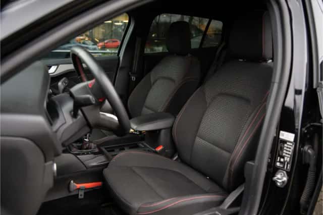 Ford Focus (2022) thumbnail 3